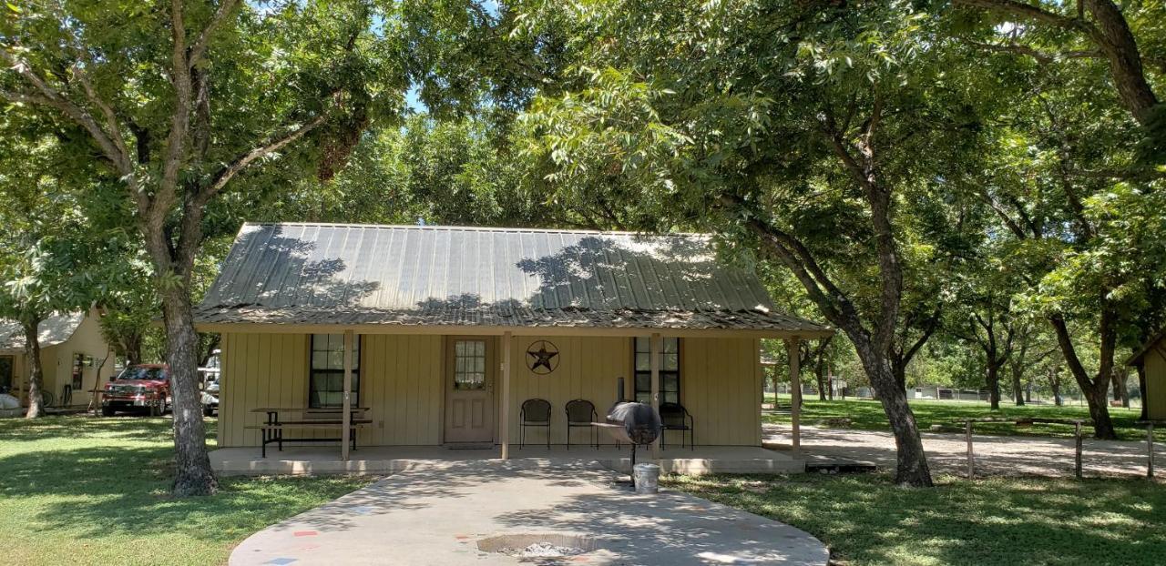 Seven Bluff Cabins Concan Eksteriør billede